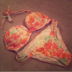 super push Victoria’s Secret bombshell bikini